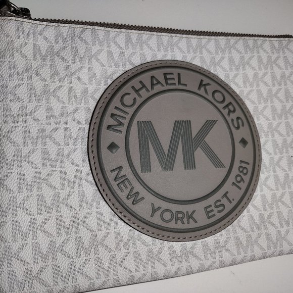 Michael Kors Purse Pouch with Large Logo - Picture 4 of 4
